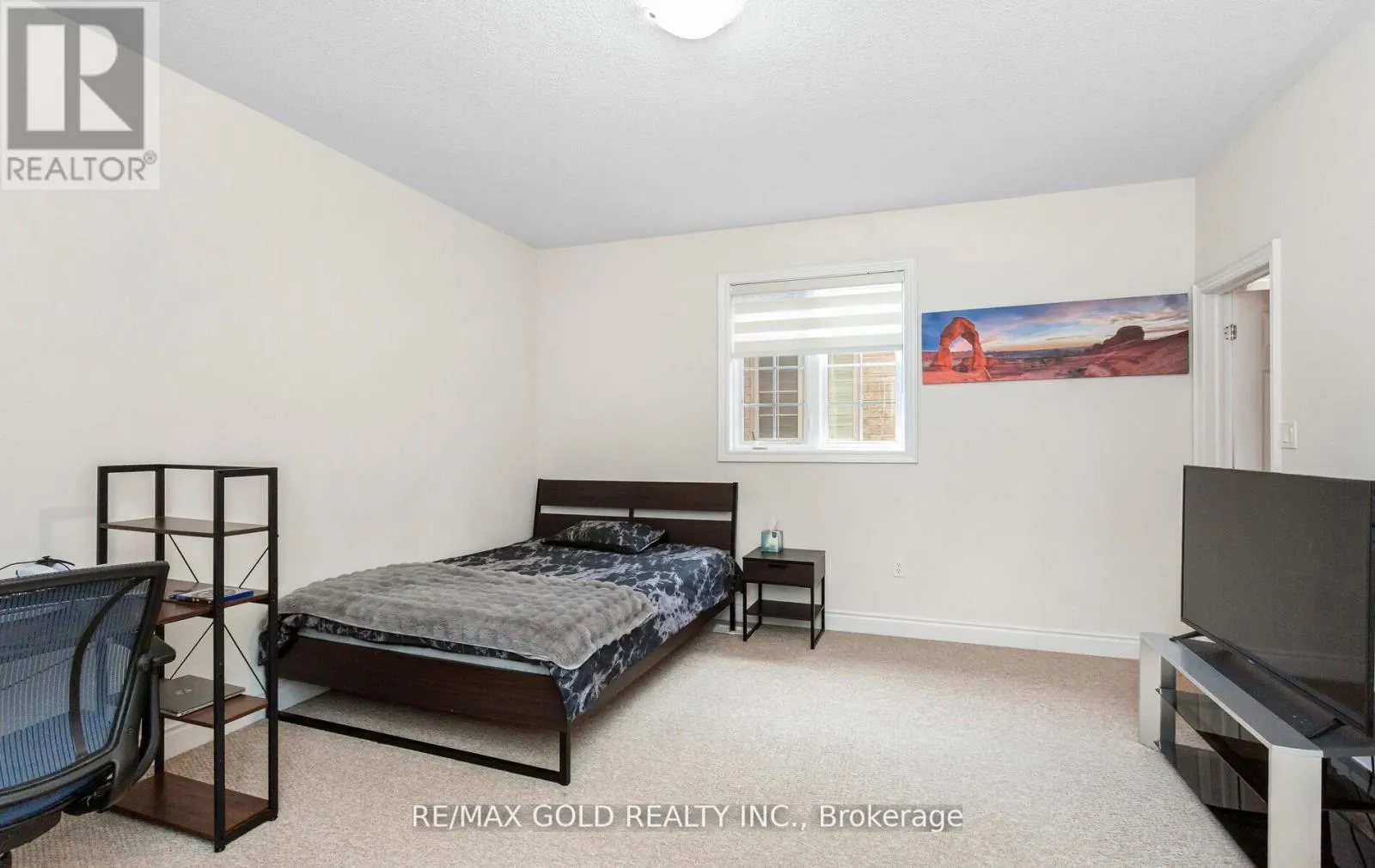 4 BUTTONWOOD ROAD