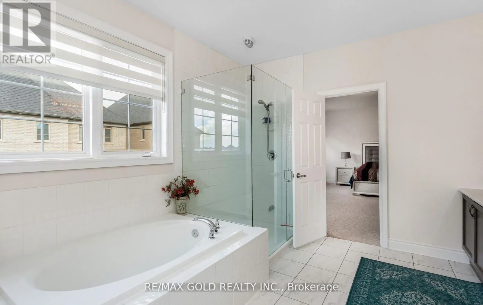 4 BUTTONWOOD ROAD