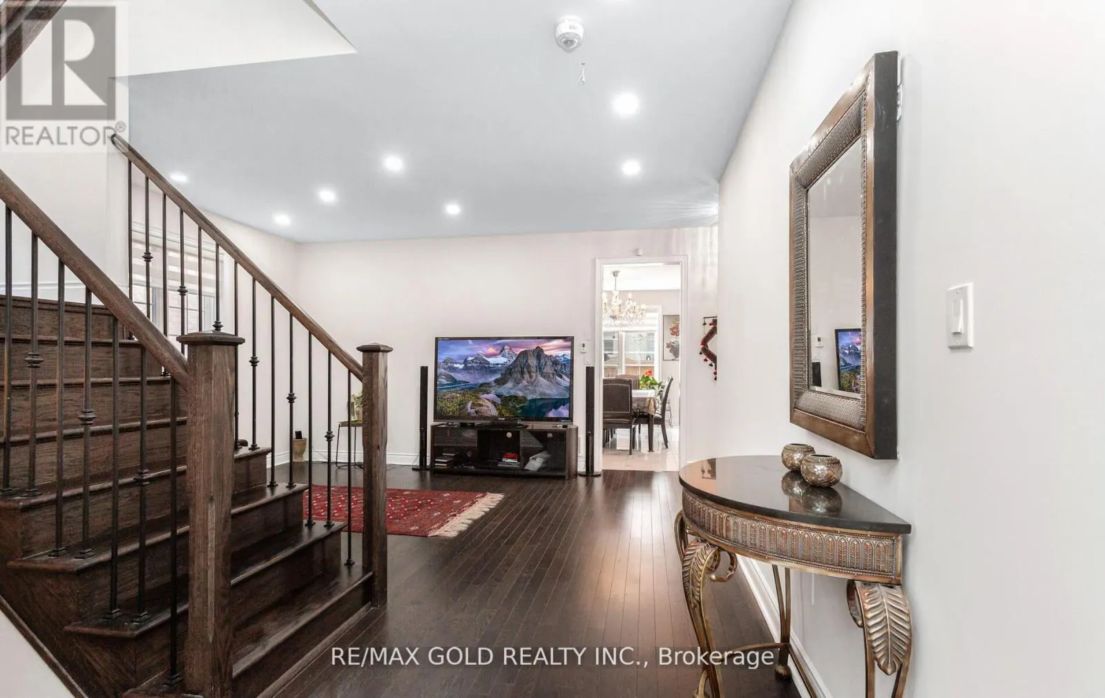 4 BUTTONWOOD ROAD