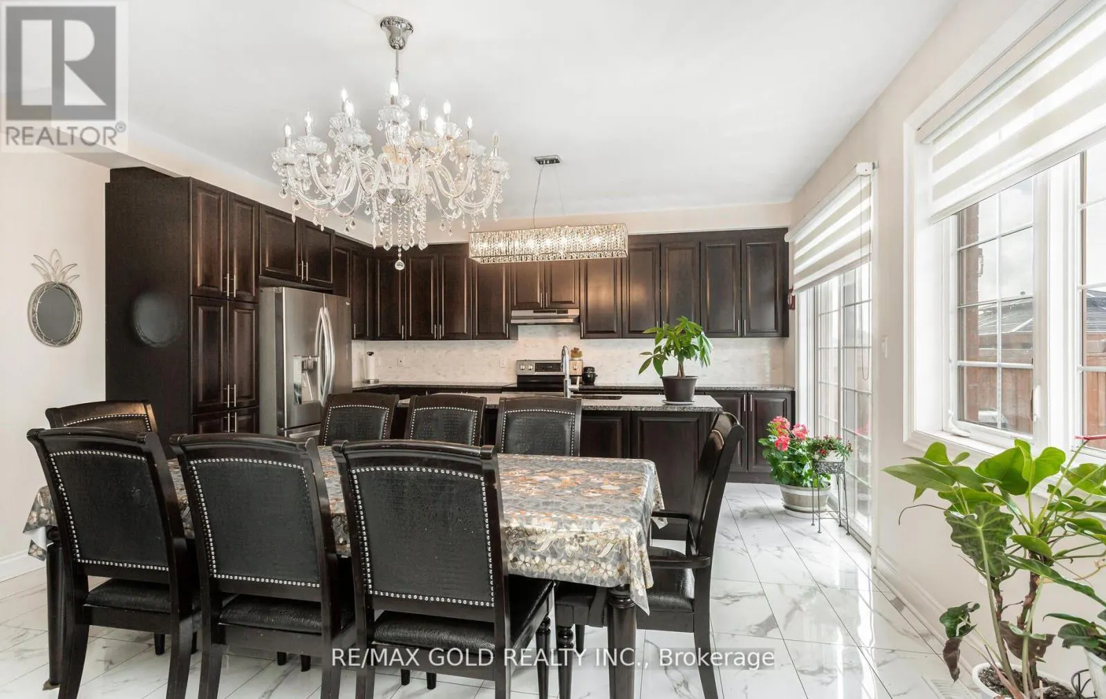 4 BUTTONWOOD ROAD