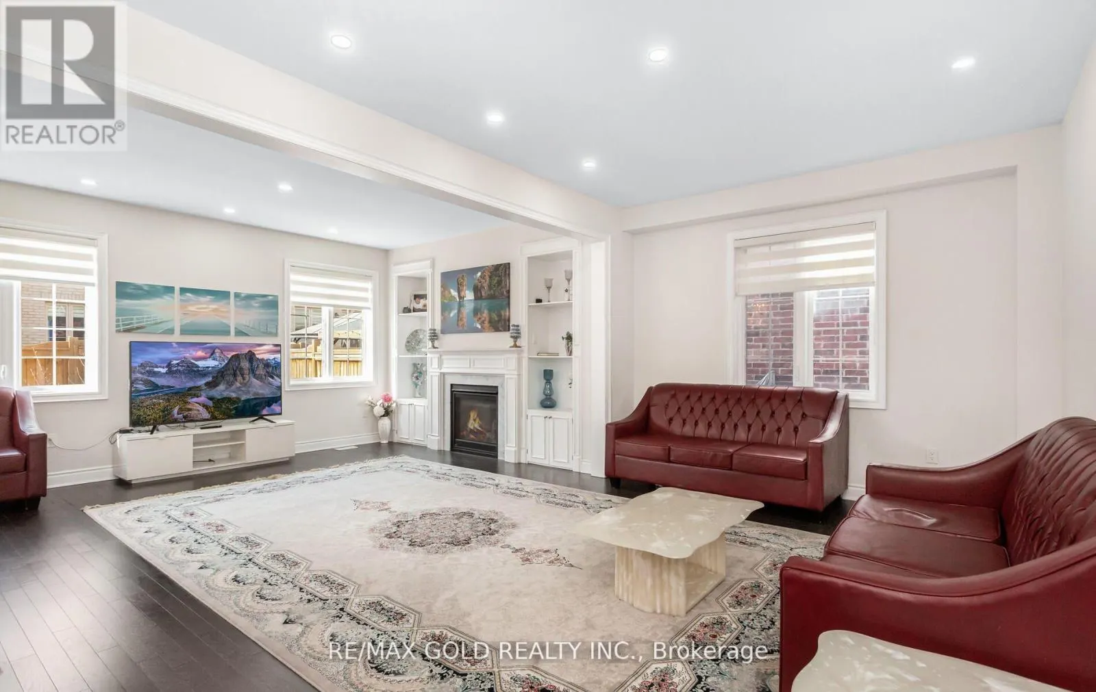 4 BUTTONWOOD ROAD