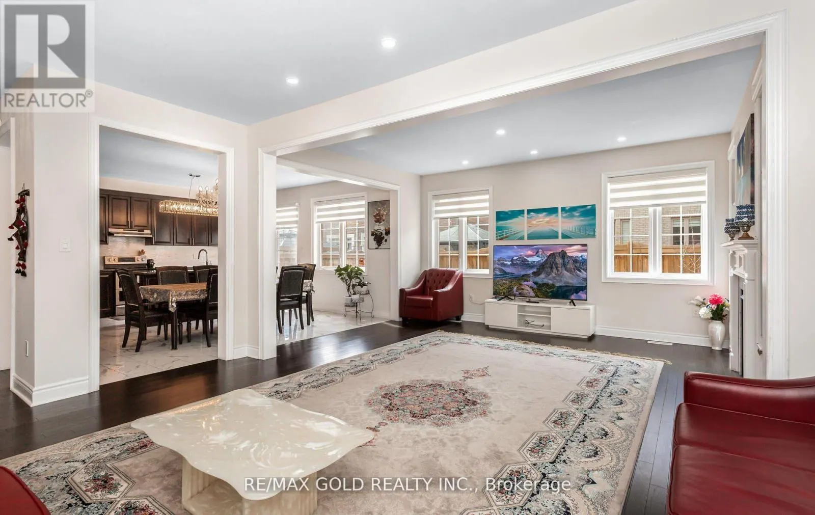 4 BUTTONWOOD ROAD