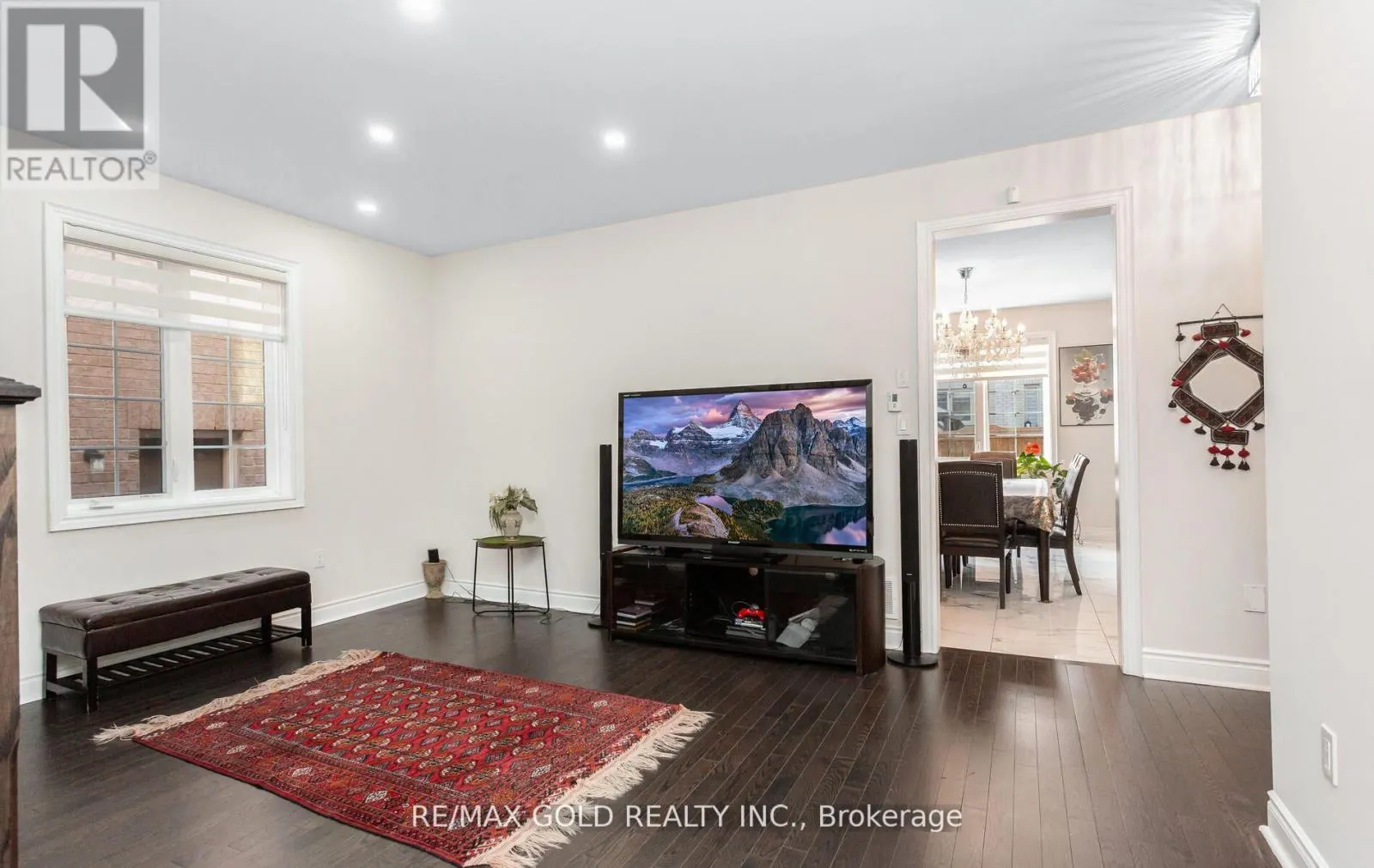4 BUTTONWOOD ROAD
