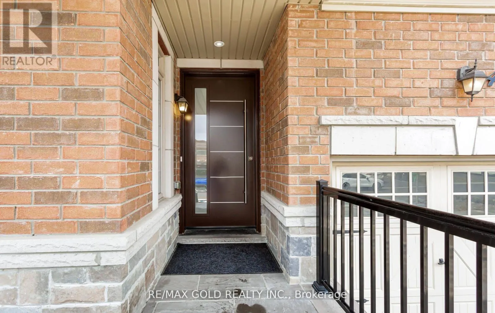 4 BUTTONWOOD ROAD