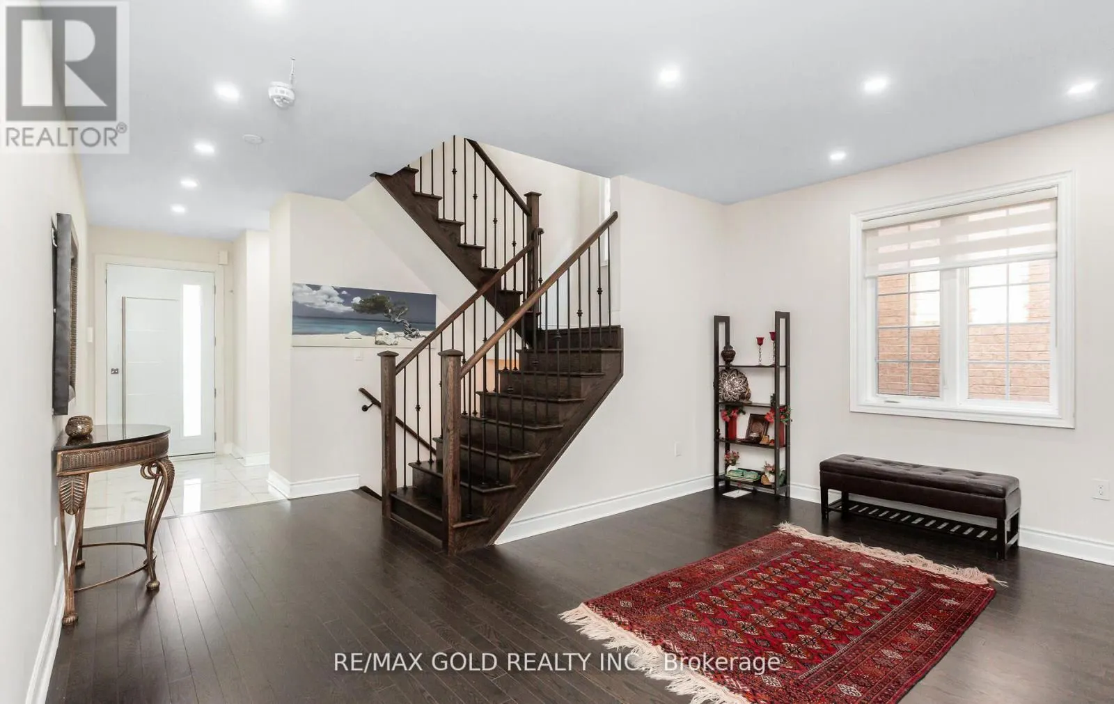 4 BUTTONWOOD ROAD