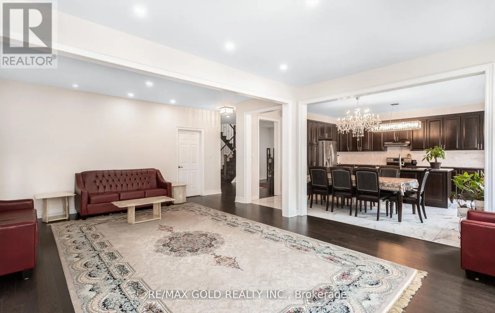 4 BUTTONWOOD ROAD