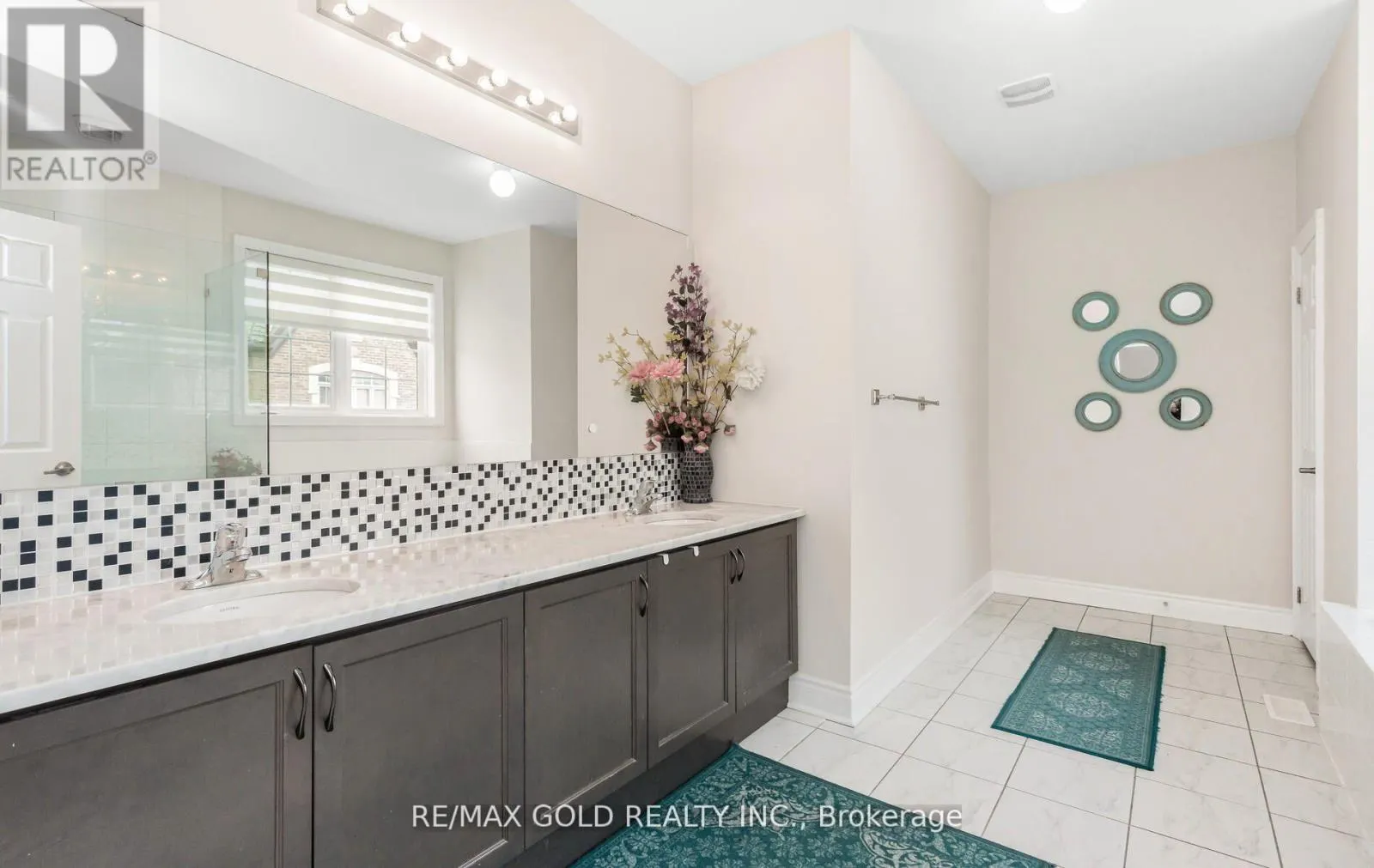 4 BUTTONWOOD ROAD
