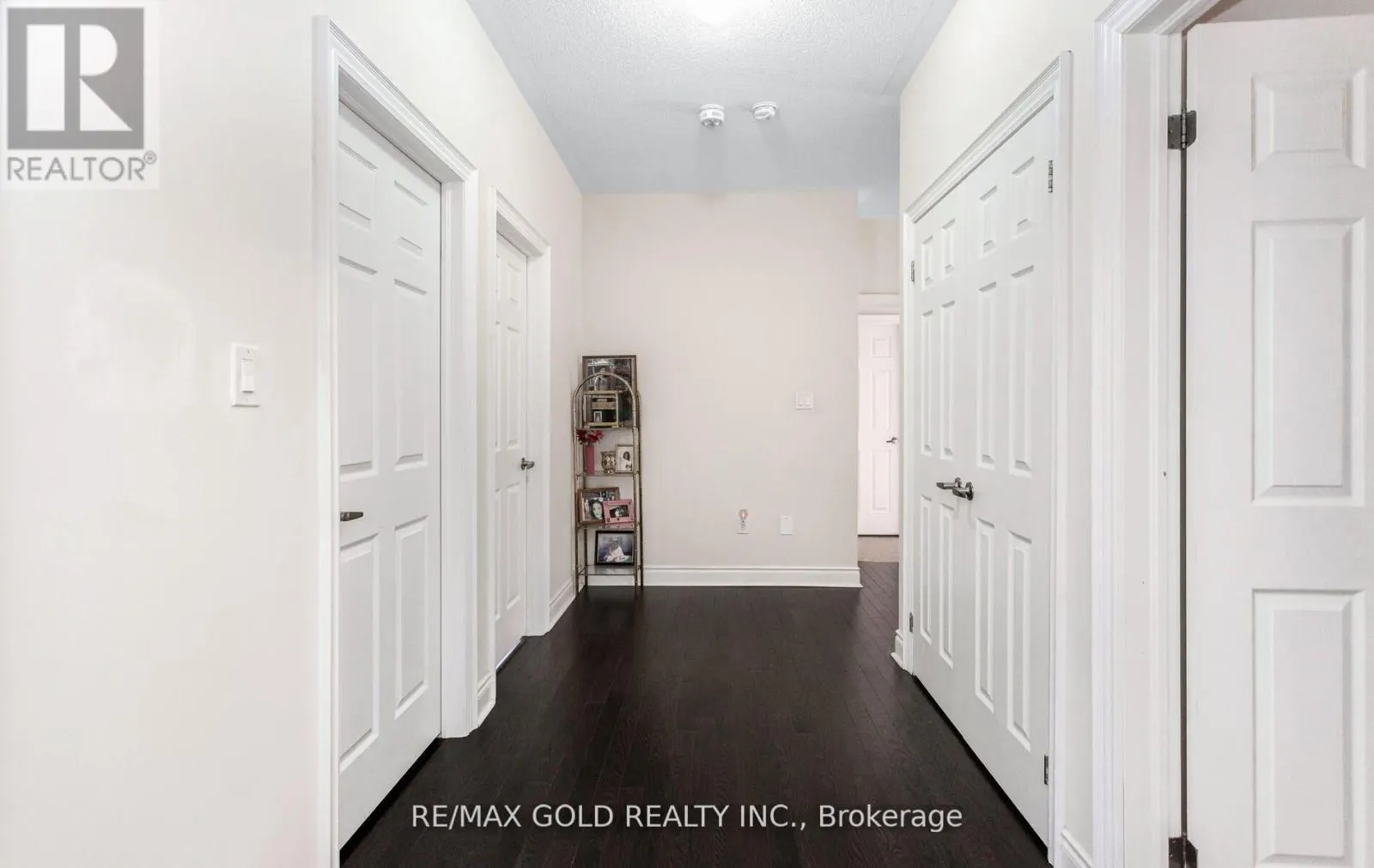 4 BUTTONWOOD ROAD