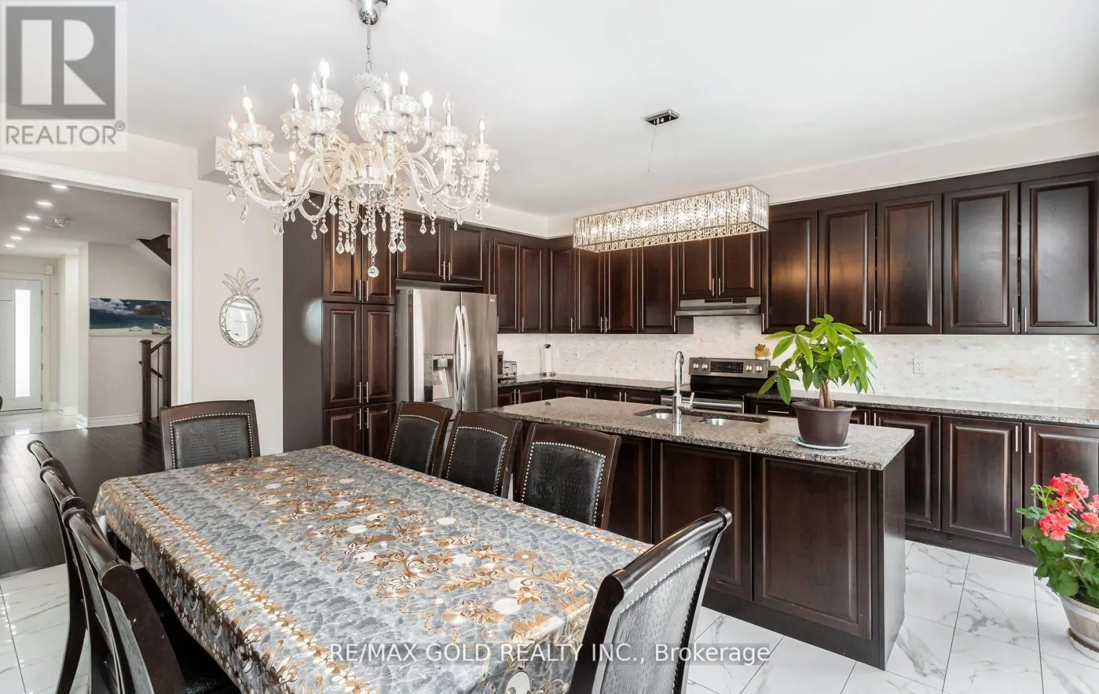 4 BUTTONWOOD ROAD