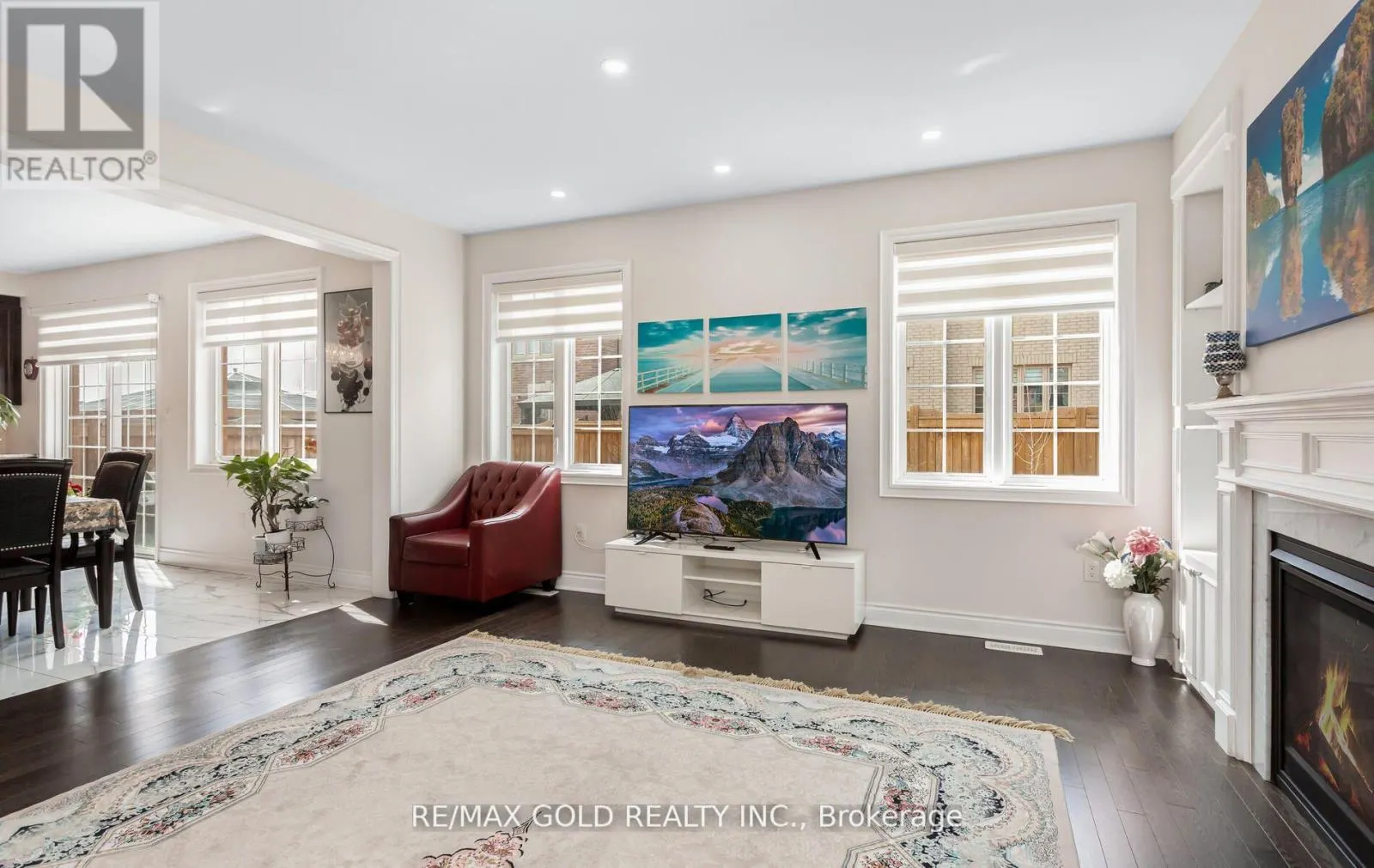 4 BUTTONWOOD ROAD