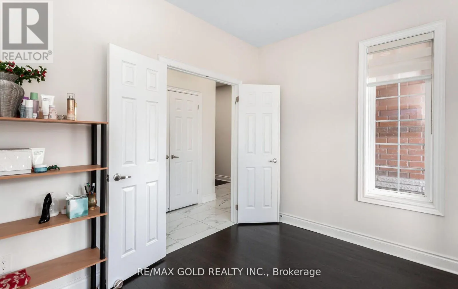 4 BUTTONWOOD ROAD