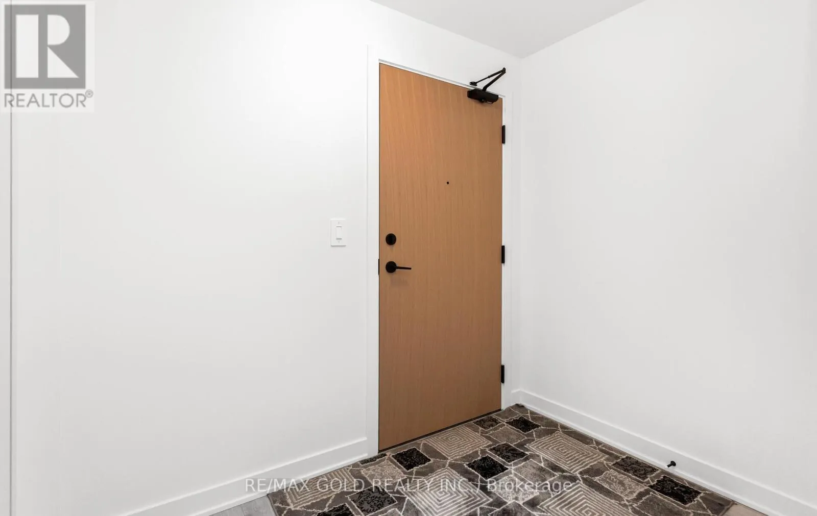 607 - 1440 CLARRIAGE COURT
