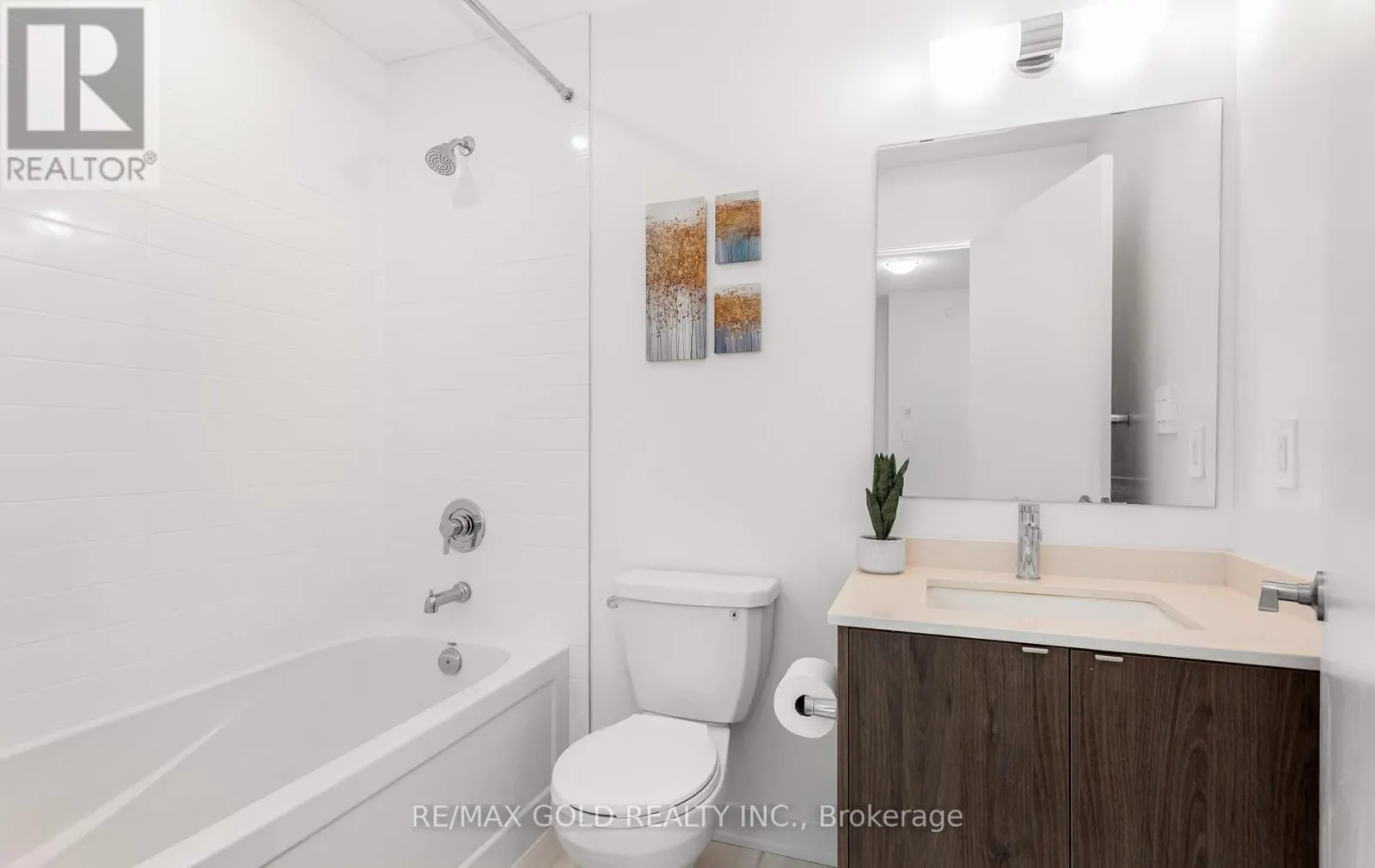 607 - 1440 CLARRIAGE COURT