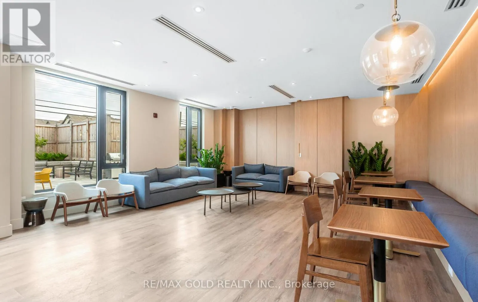 607 - 1440 CLARRIAGE COURT