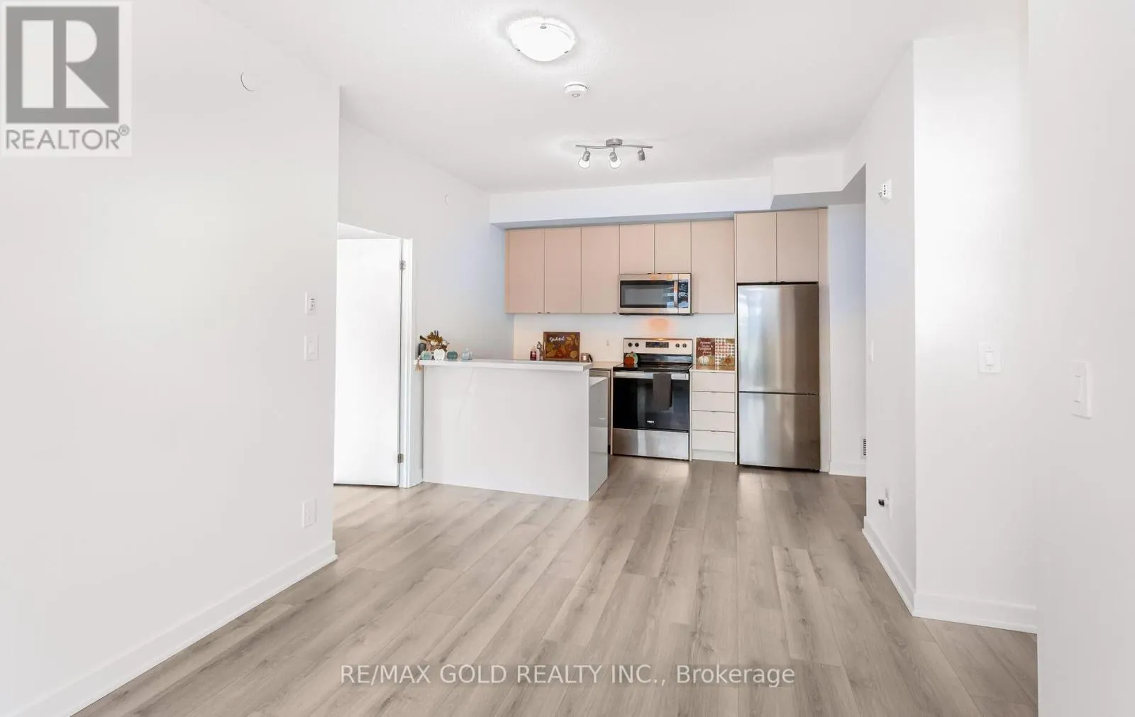 607 - 1440 CLARRIAGE COURT