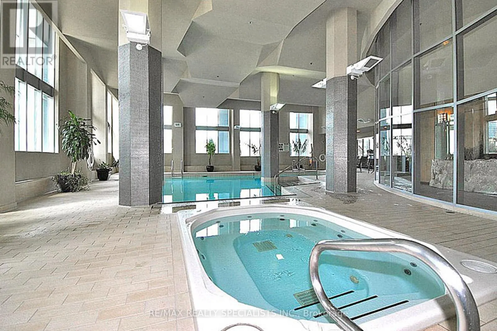 GR1 - 2119 LAKE SHORE BOULEVARD W