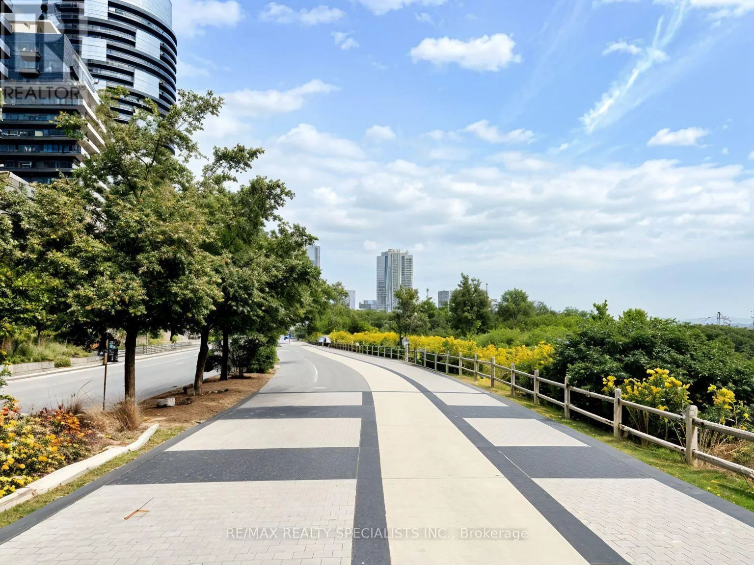 GR1 - 2119 LAKE SHORE BOULEVARD W