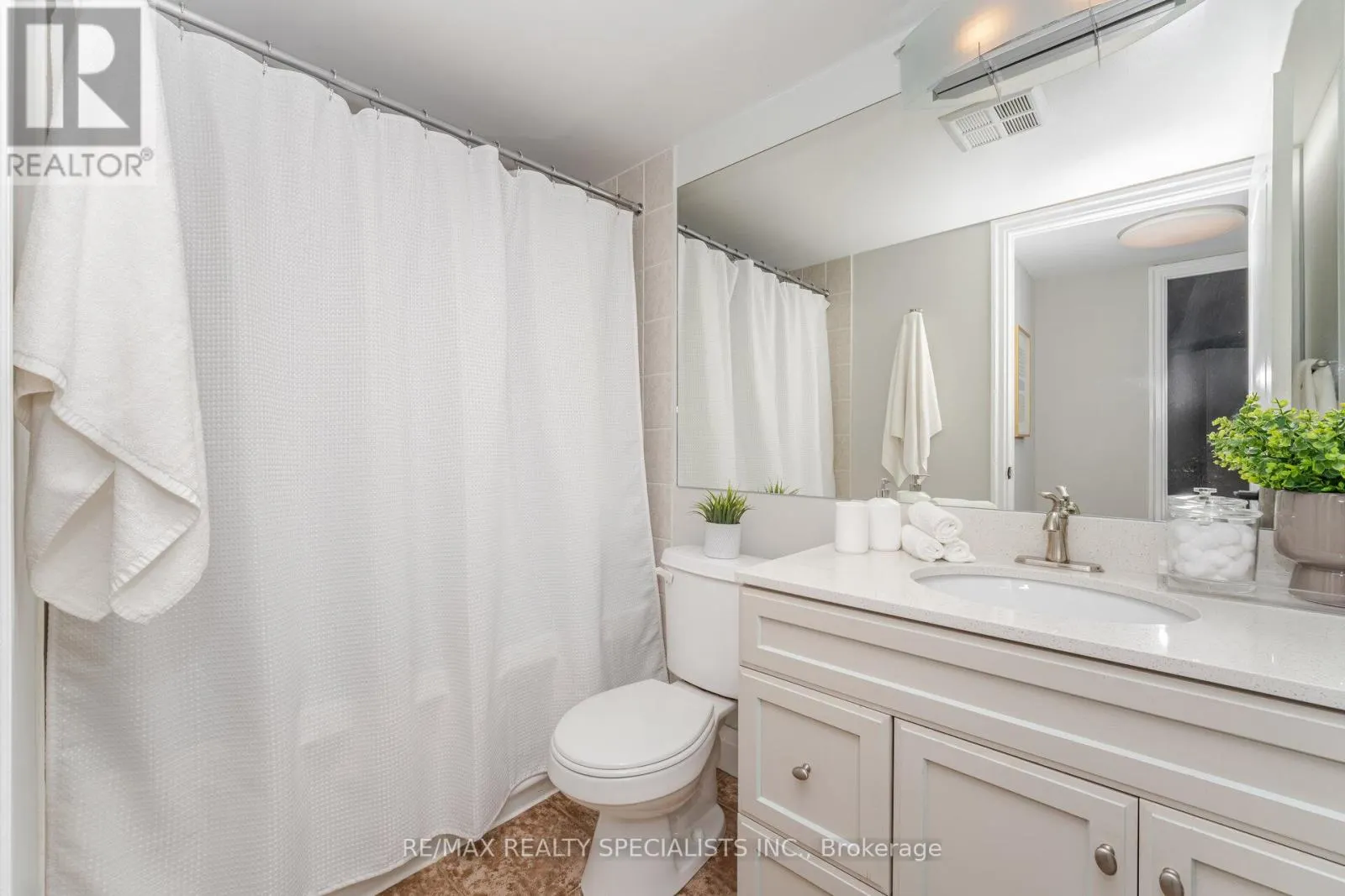 GR1 - 2119 LAKE SHORE BOULEVARD W