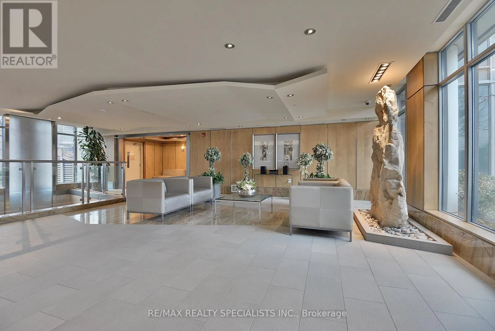 GR1 - 2119 LAKE SHORE BOULEVARD W