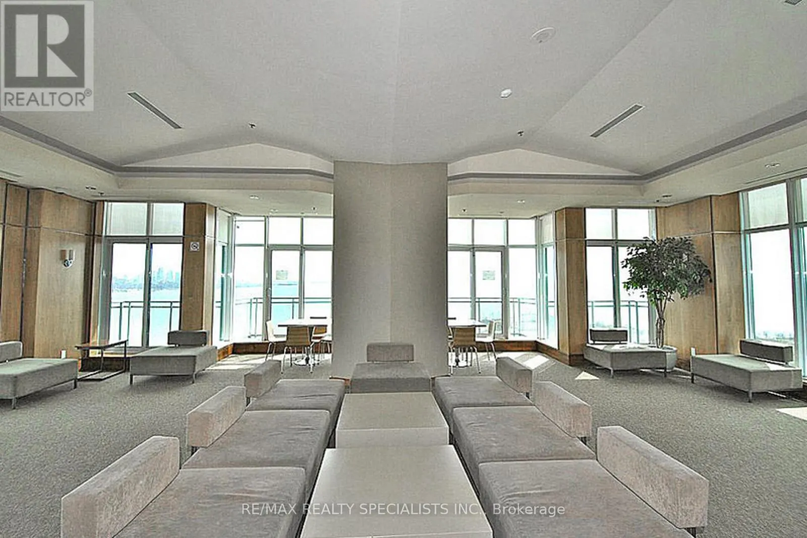 GR1 - 2119 LAKE SHORE BOULEVARD W