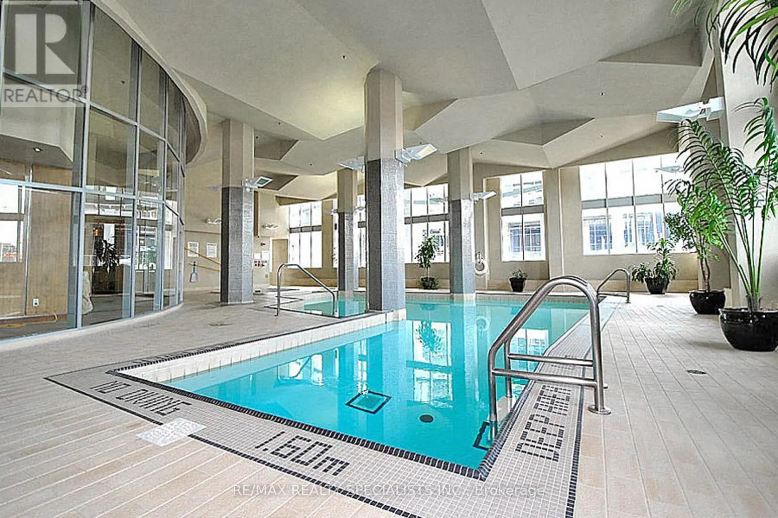 GR1 - 2119 LAKE SHORE BOULEVARD W