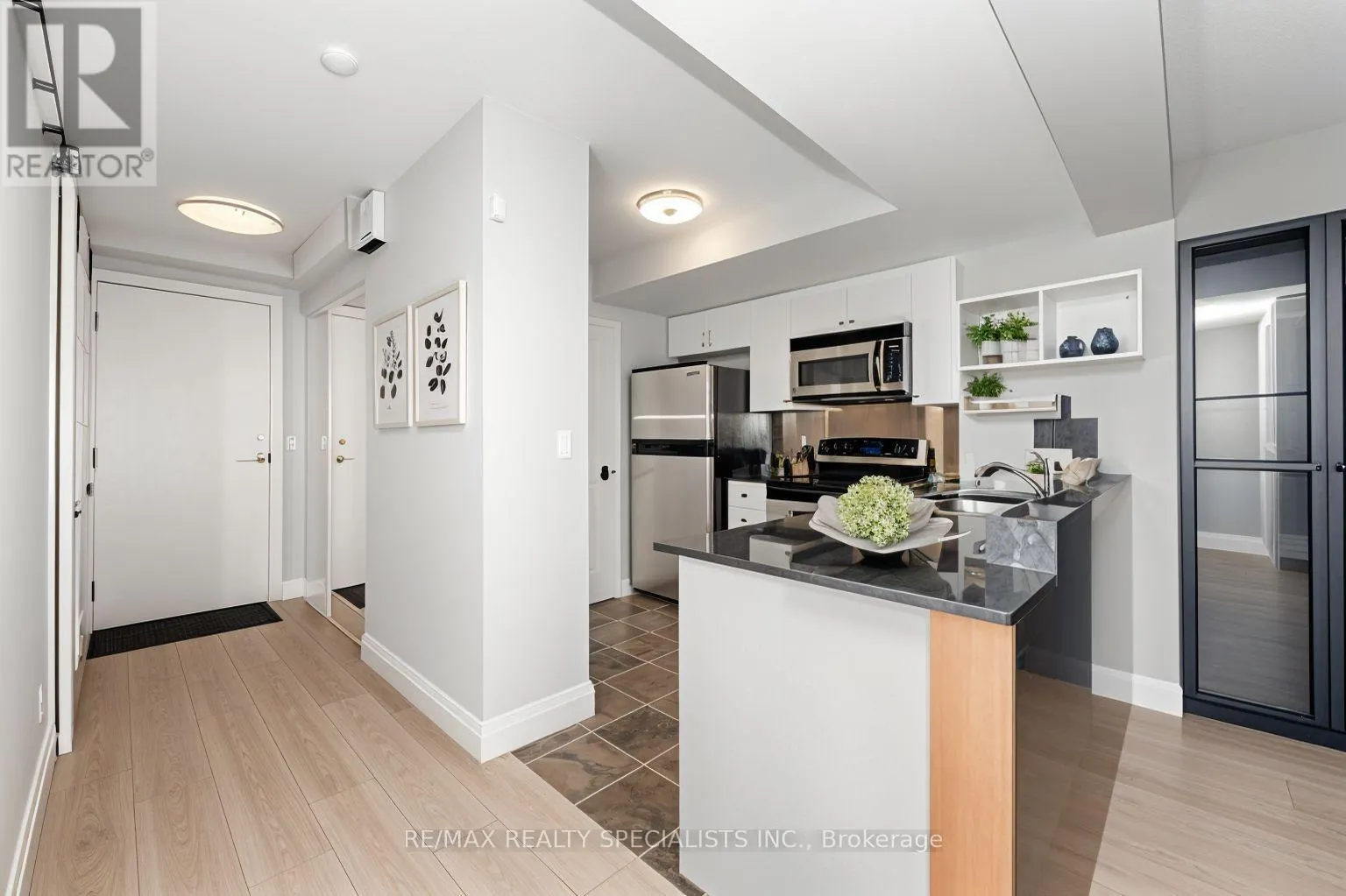 GR1 - 2119 LAKE SHORE BOULEVARD W