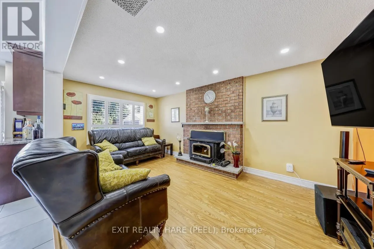 212 VODDEN STREET W
