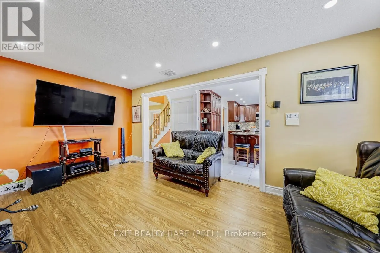 212 VODDEN STREET W