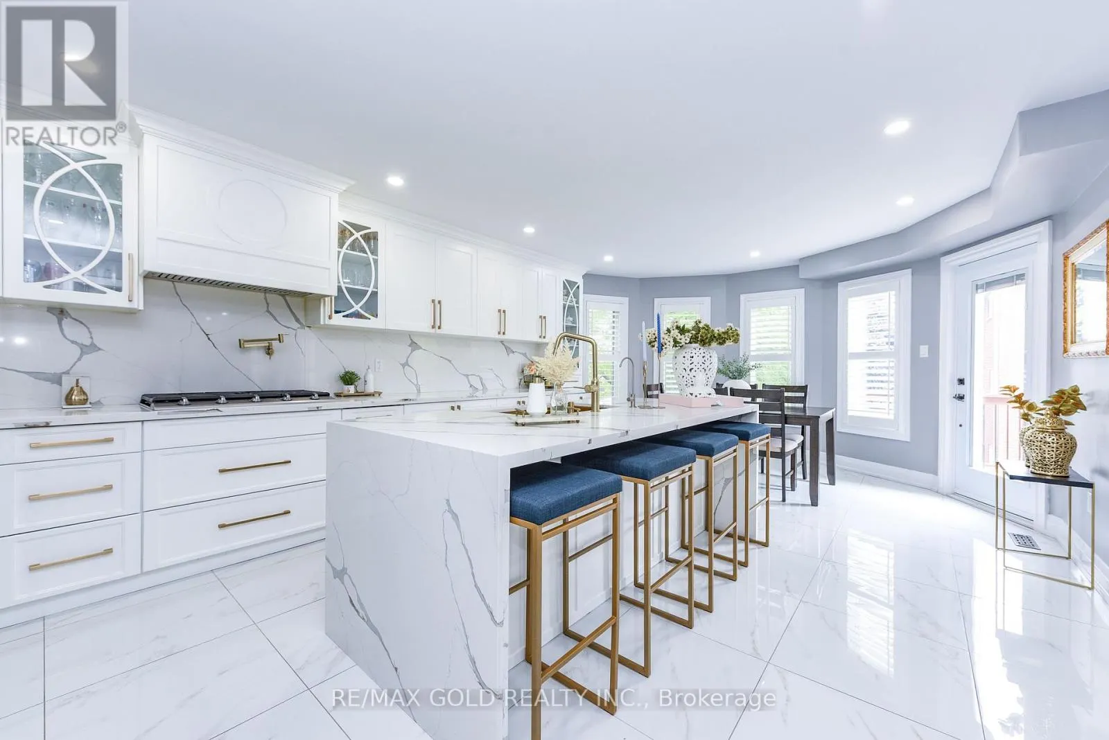 4 GOLLOP CRESCENT
