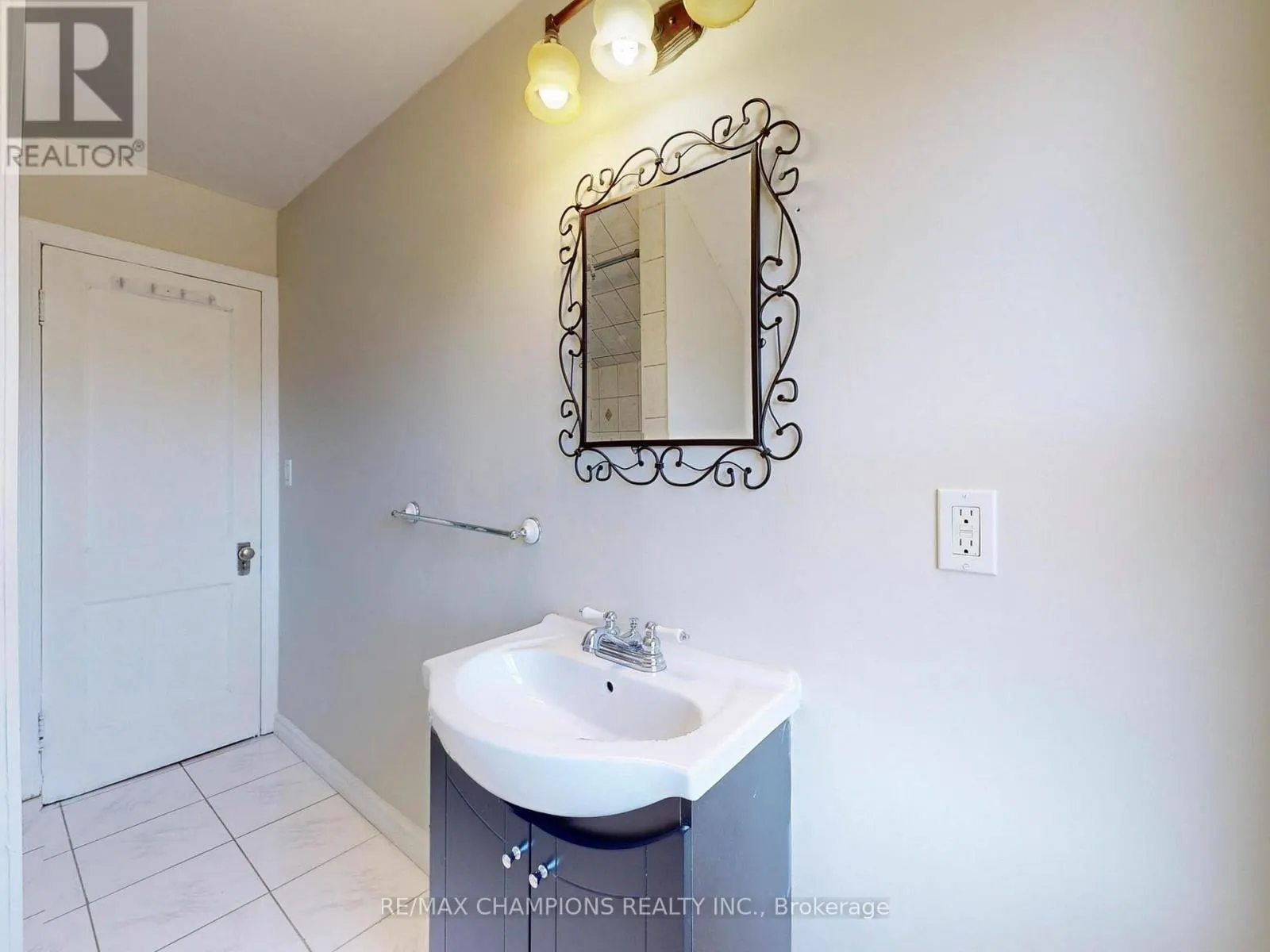 219 QUEEN STREET W