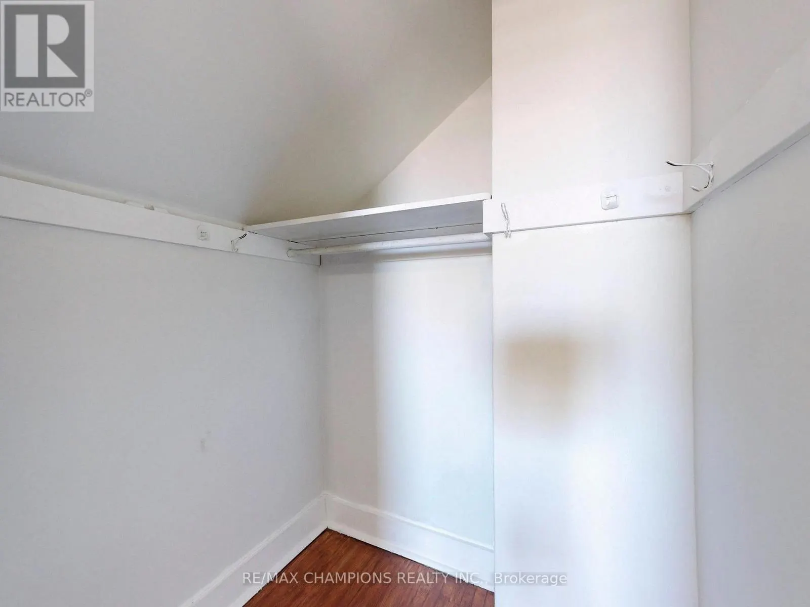219 QUEEN STREET W
