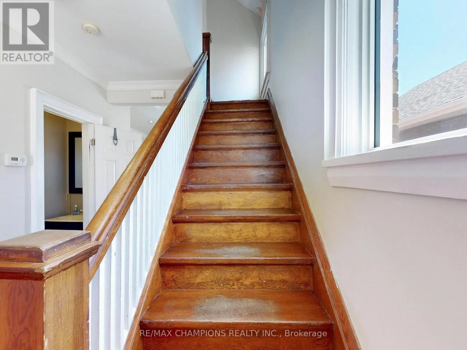 219 QUEEN STREET W
