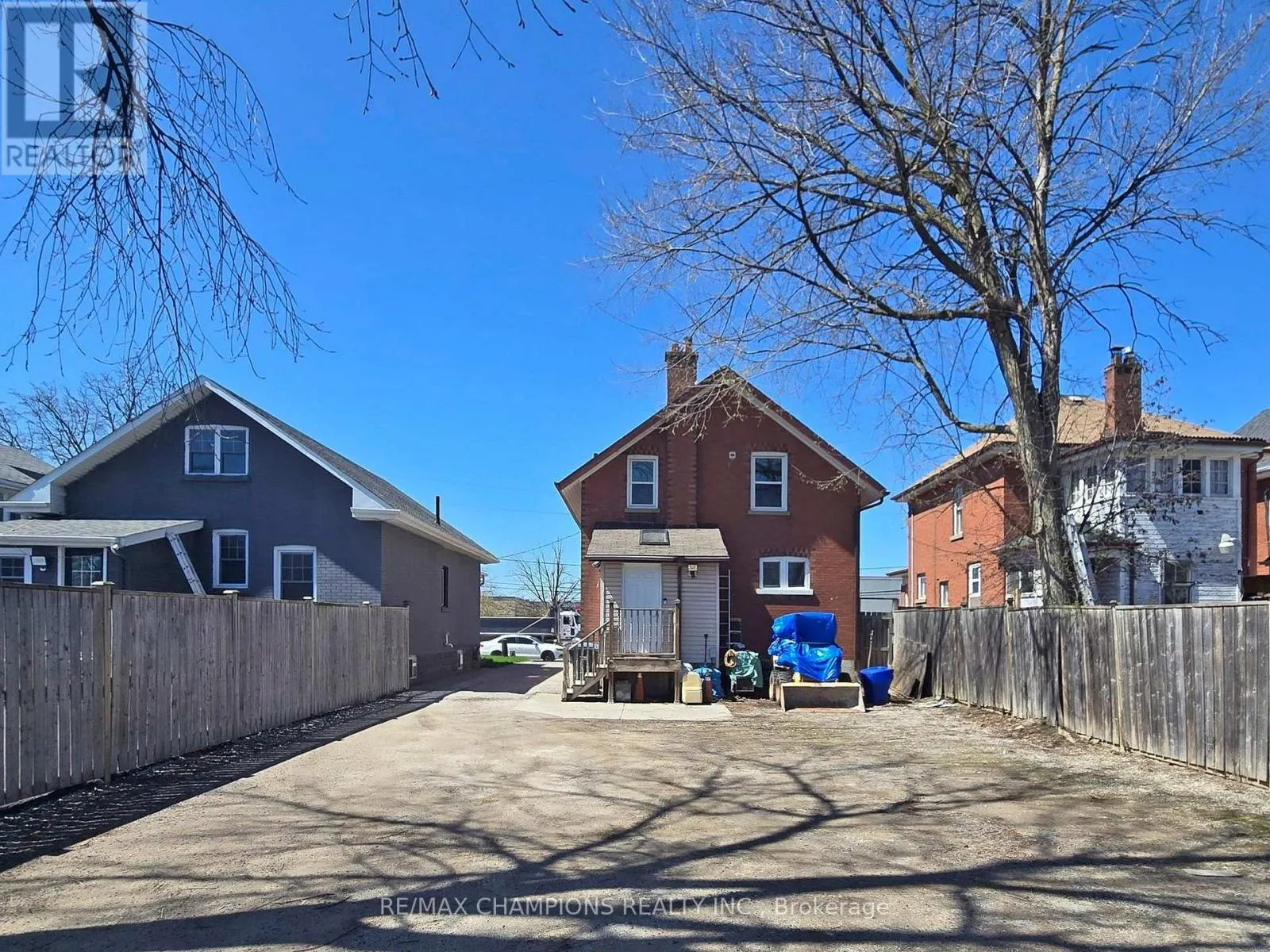219 QUEEN STREET W