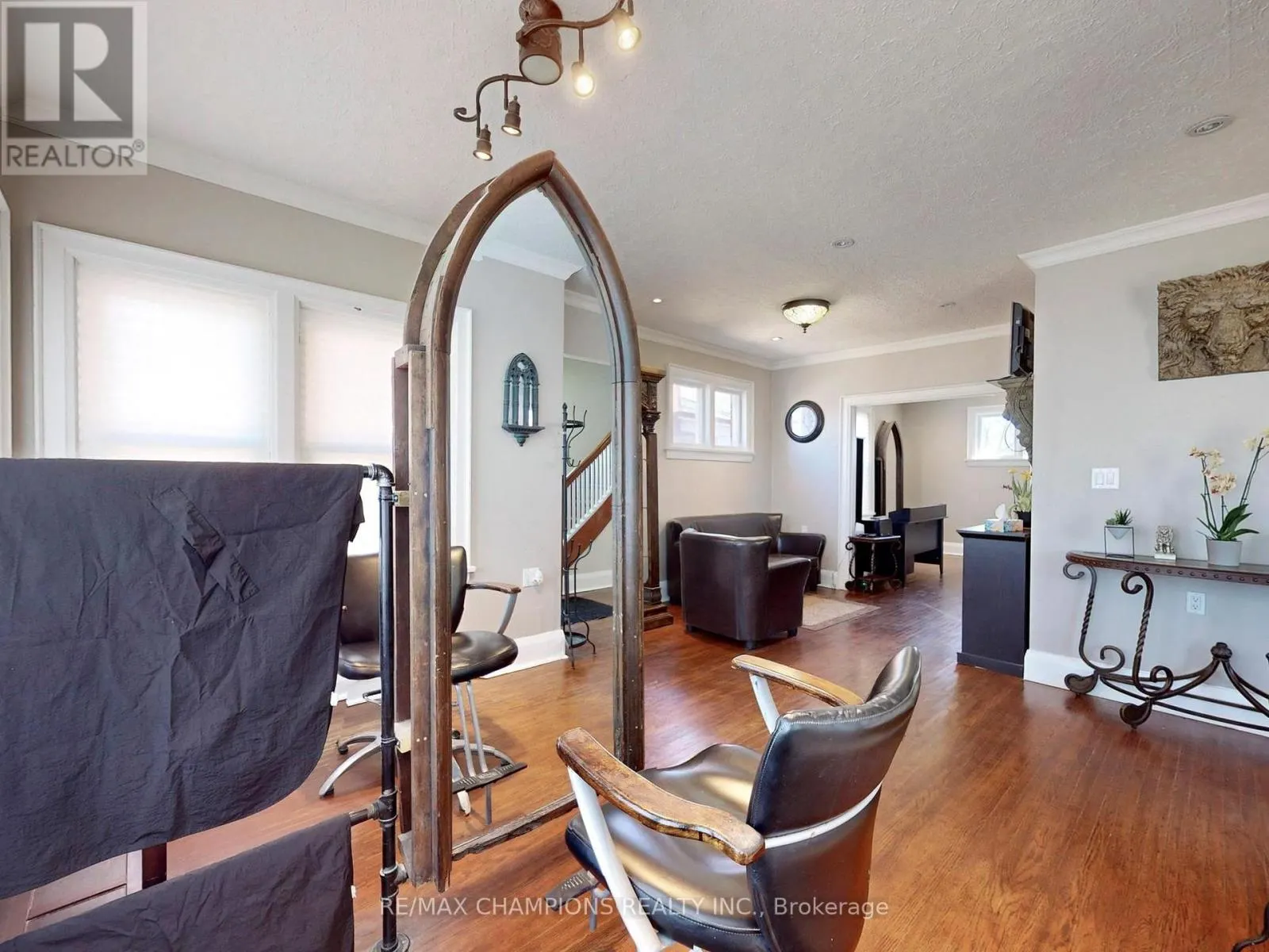 219 QUEEN STREET W