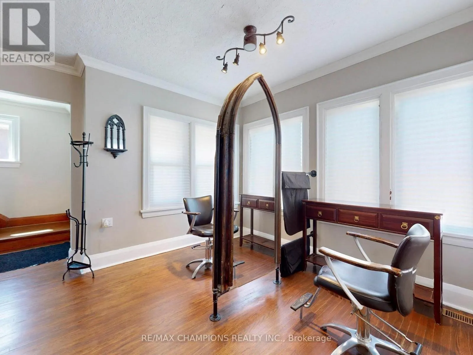 219 QUEEN STREET W