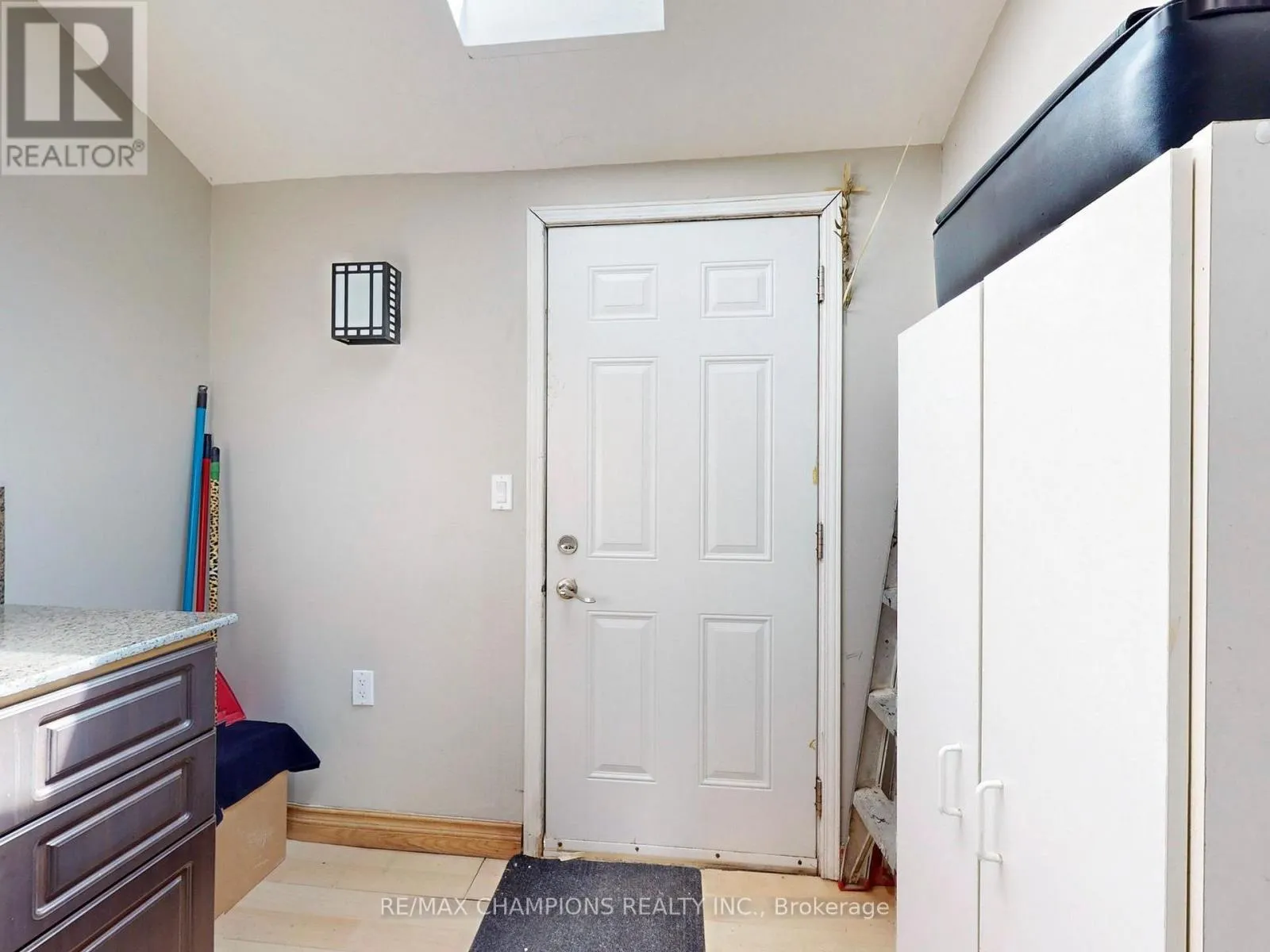 219 QUEEN STREET W
