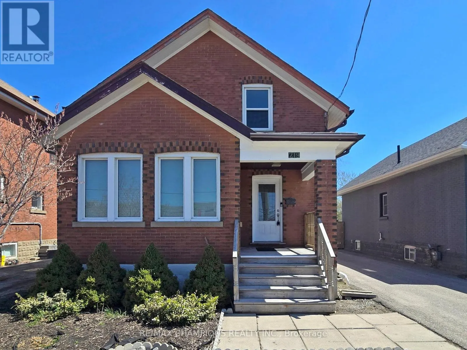 219 QUEEN STREET W