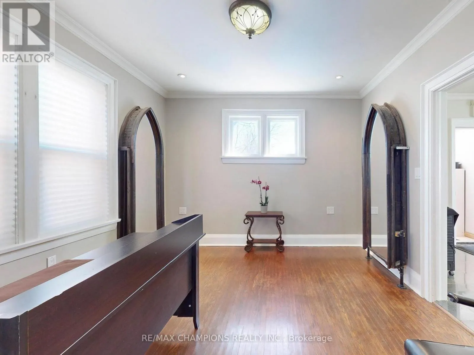 219 QUEEN STREET W