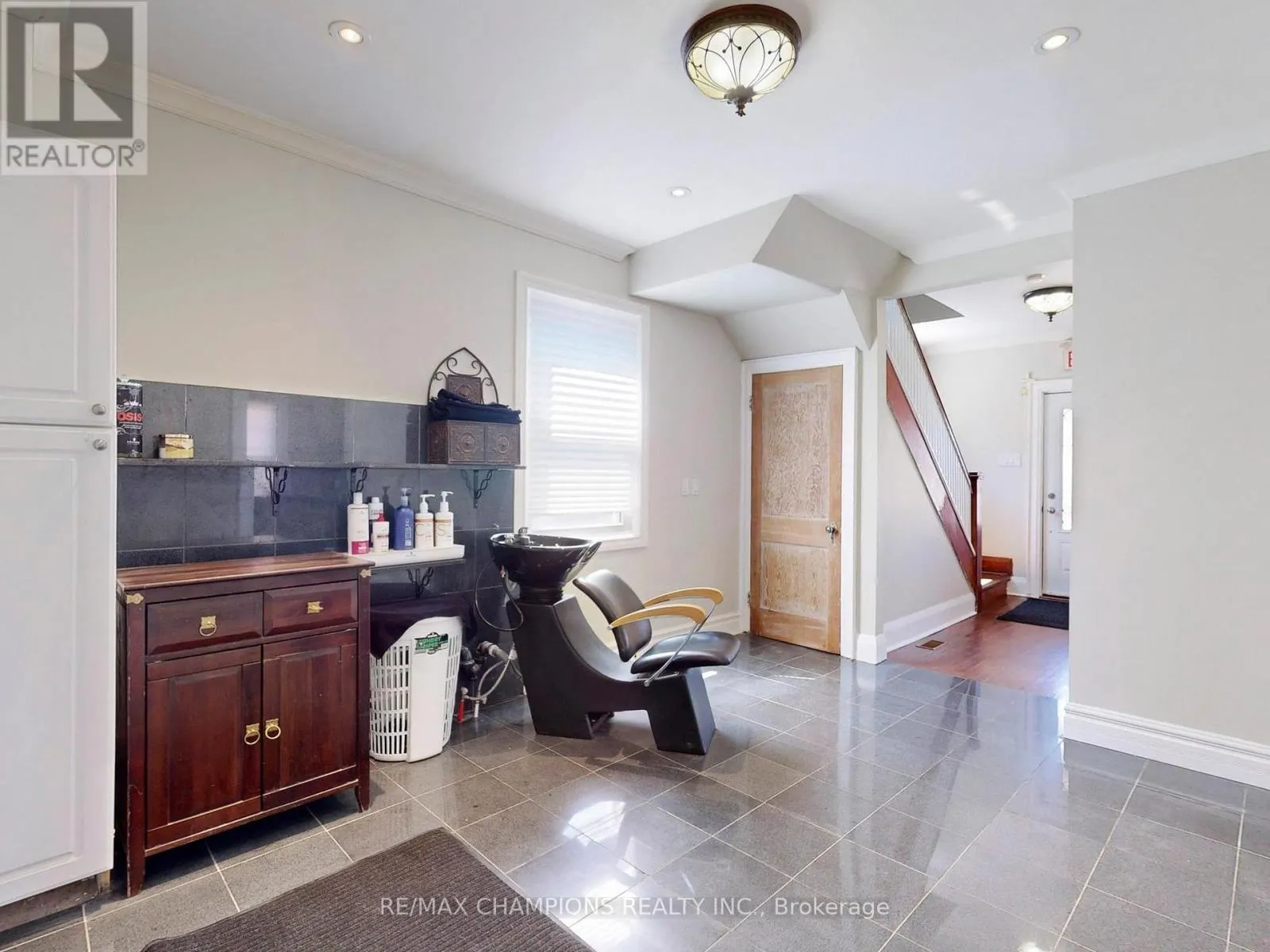 219 QUEEN STREET W