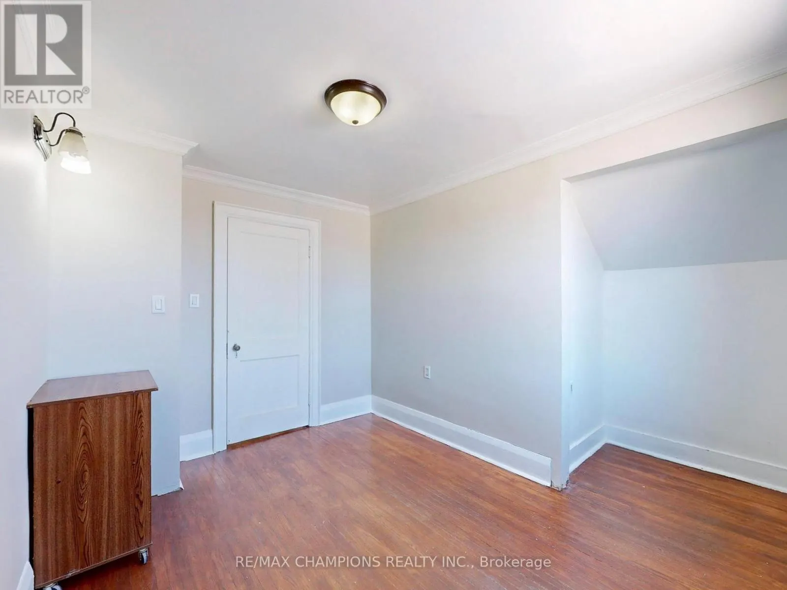 219 QUEEN STREET W
