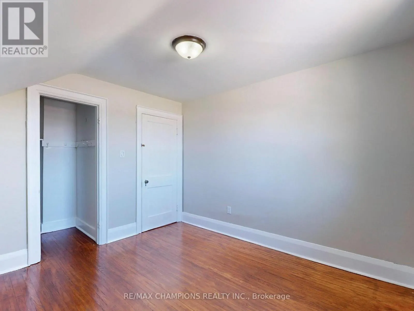 219 QUEEN STREET W