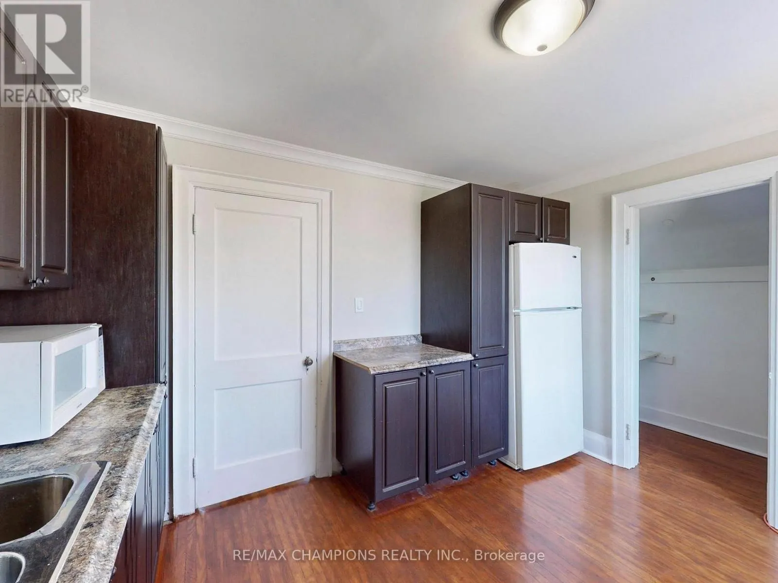 219 QUEEN STREET W