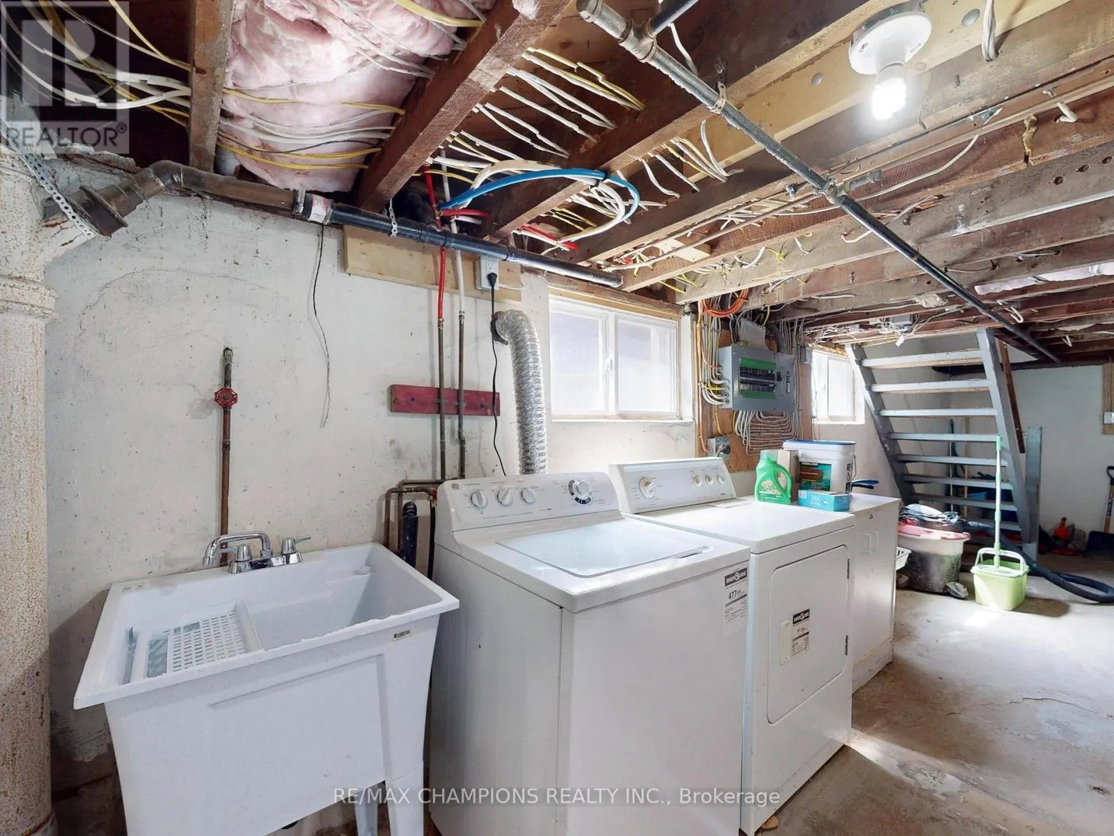 219 QUEEN STREET W