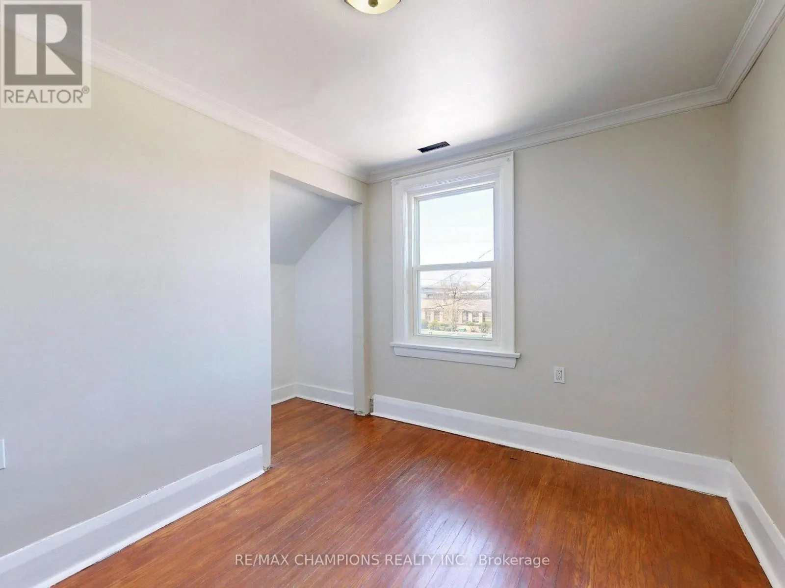 219 QUEEN STREET W