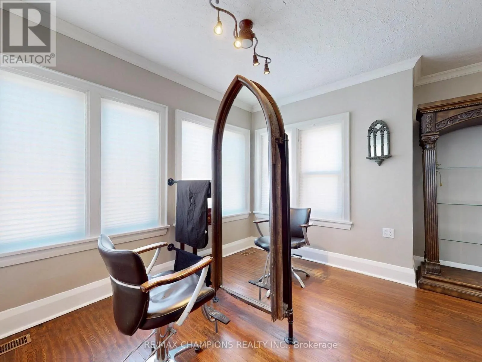 219 QUEEN STREET W