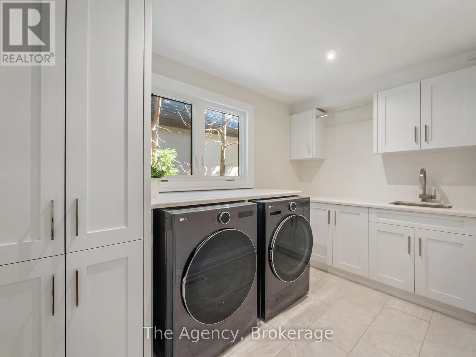 3087 LAKESHORE ROAD