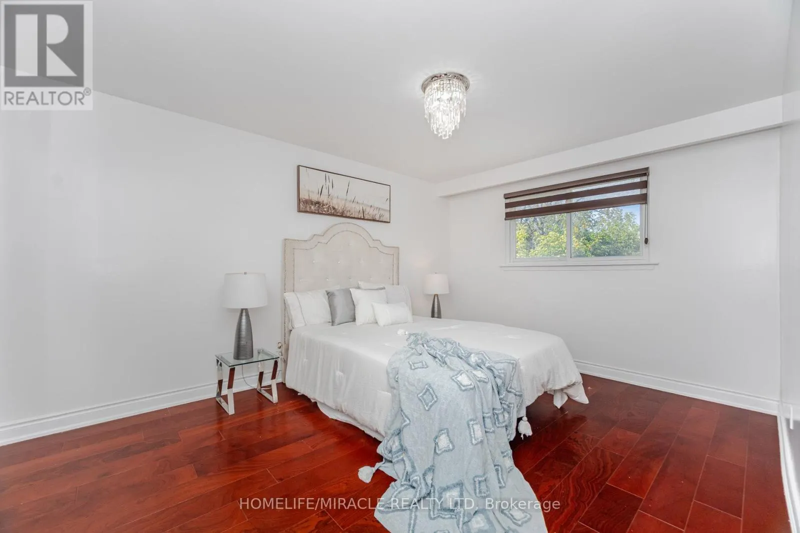 764 EAGLEMOUNT CRESCENT