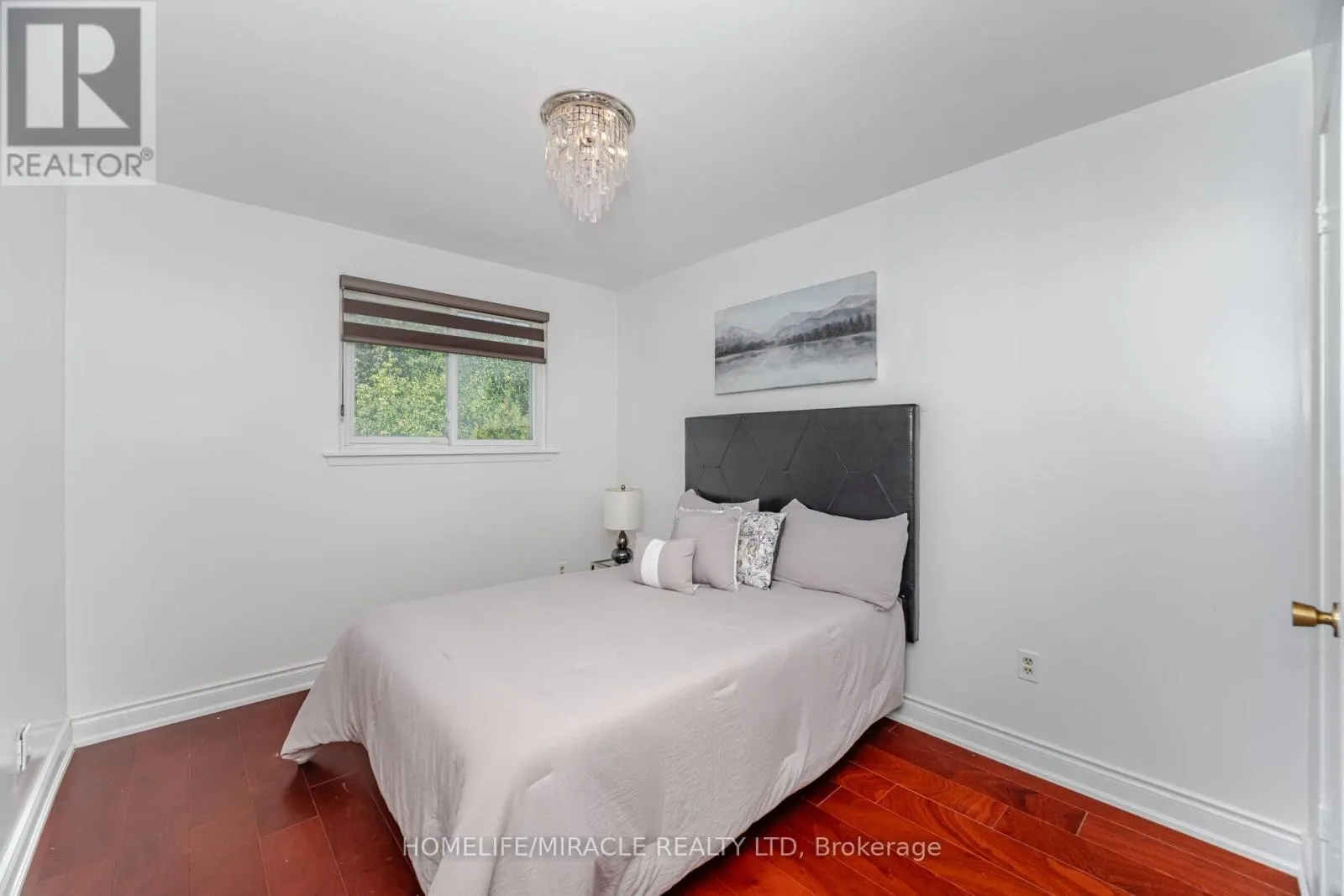 764 EAGLEMOUNT CRESCENT