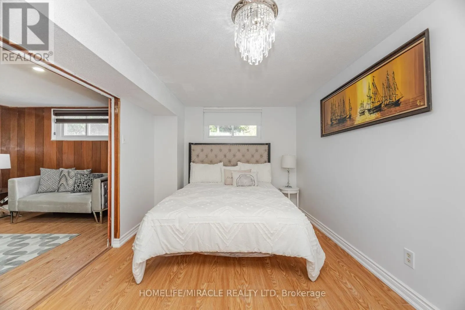 764 EAGLEMOUNT CRESCENT