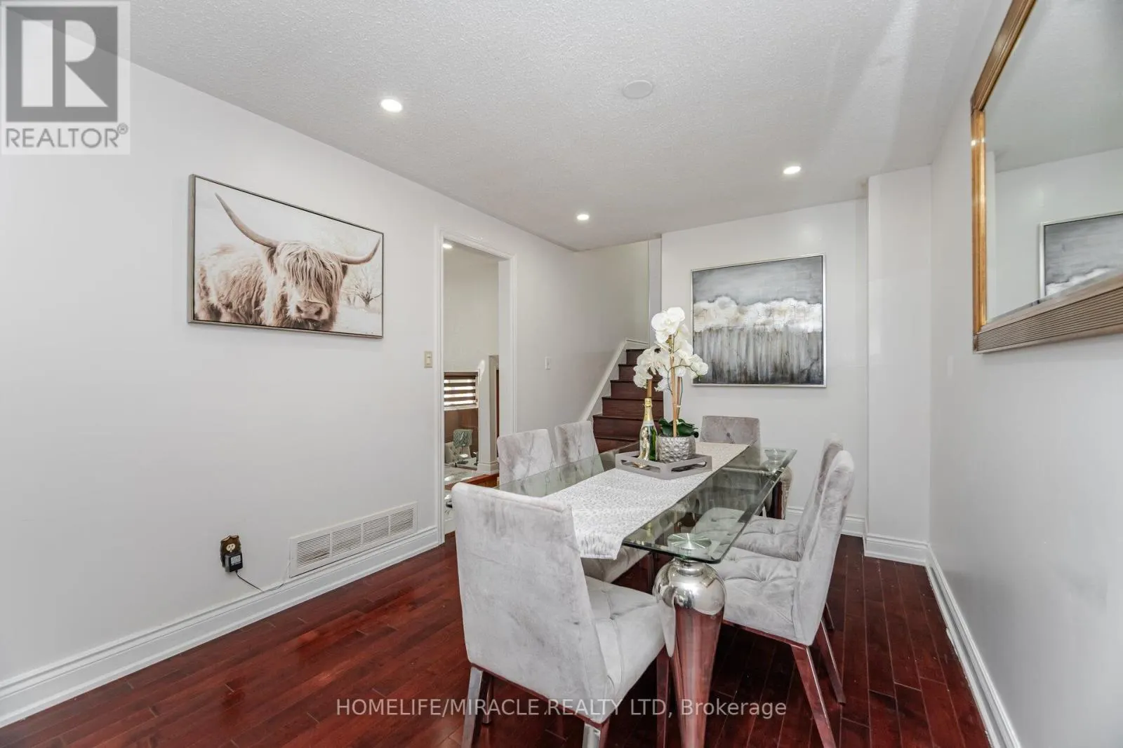 764 EAGLEMOUNT CRESCENT